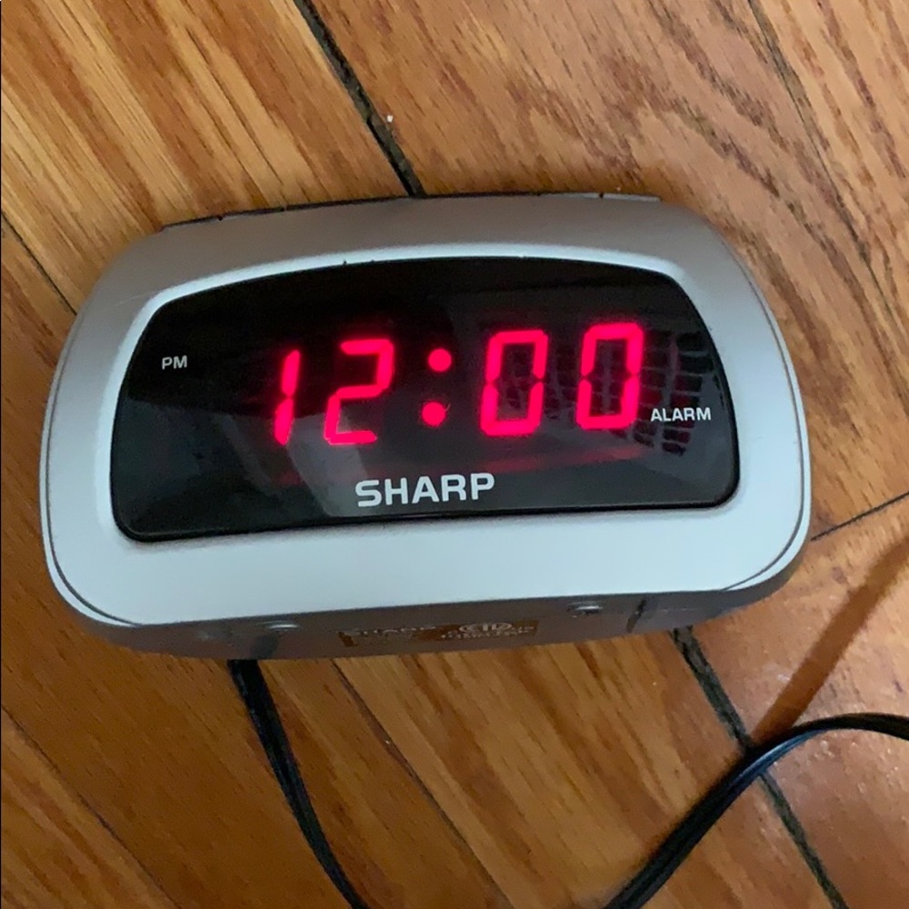 Digital Clock - Picture 4 of 4